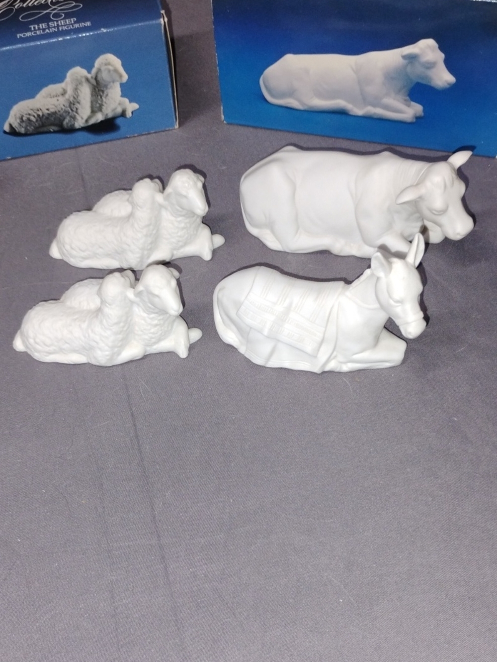 AVON NATIVITY COLLECTABLE  Figurines SET.